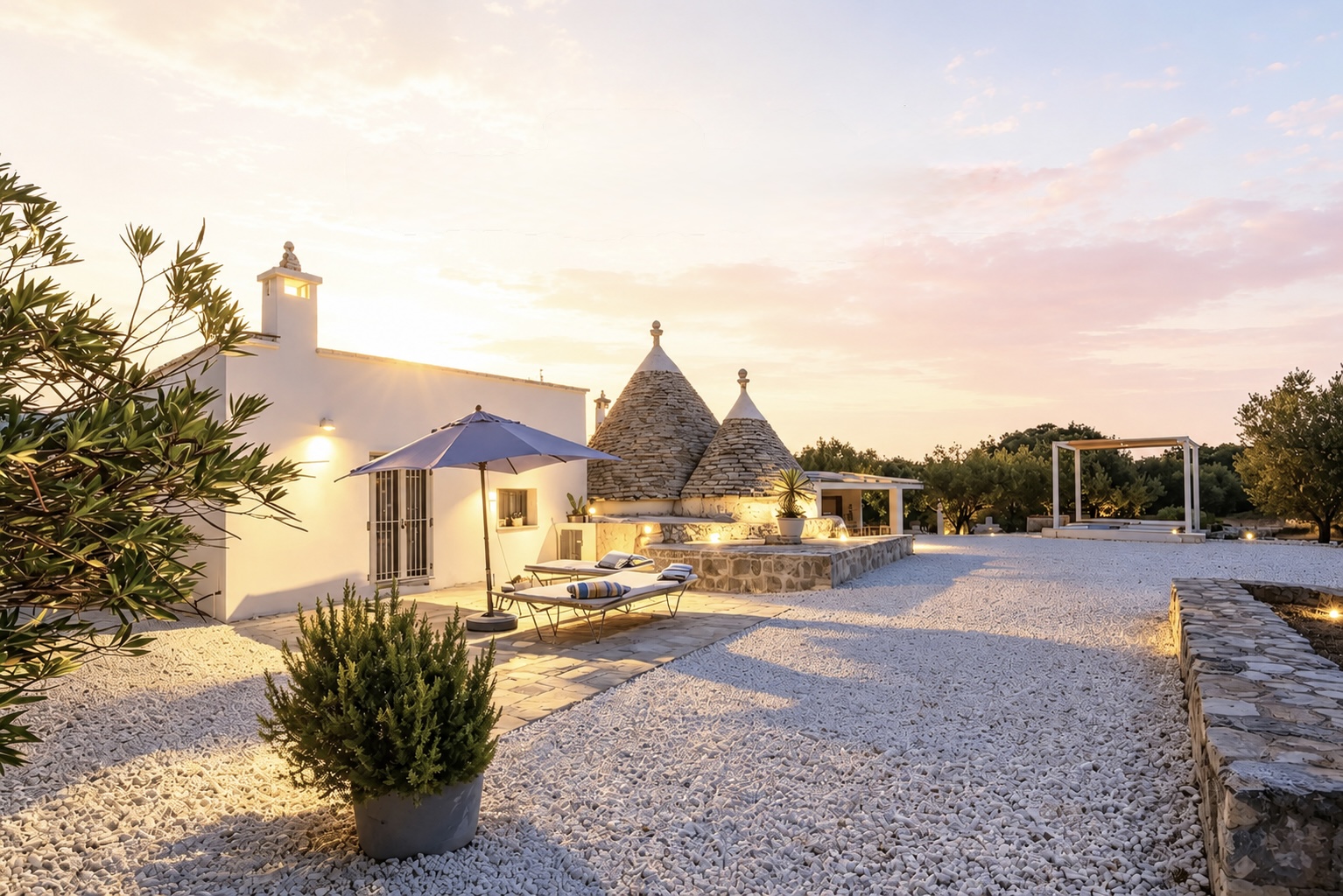 Trullo Happy Sunrise and private jacuzzi at dawn